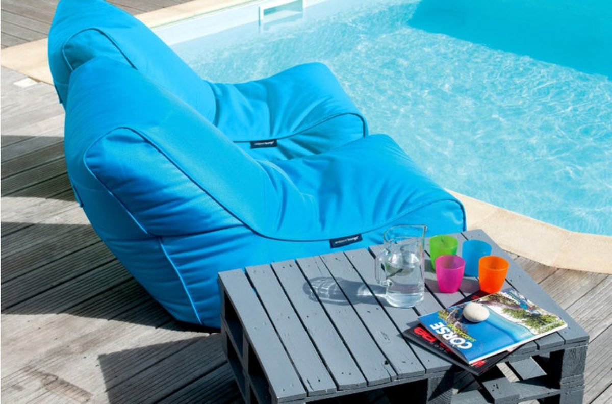 Бассейн у дома отдыха в Тульской области