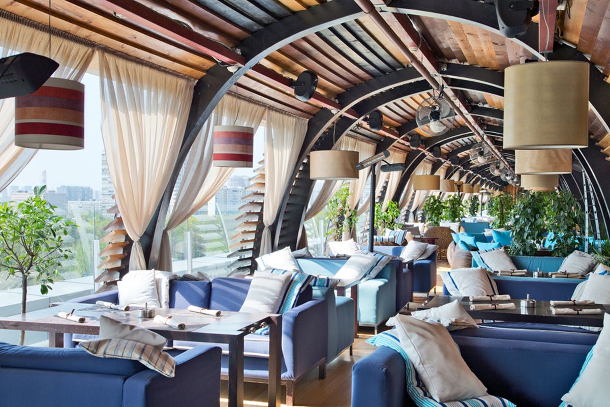 Летняя веранда ресторана Высоцкий